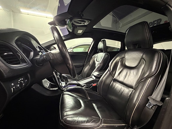 Volvo V40 23 of 27