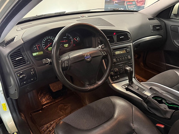 Volvo XC70 10 of 24