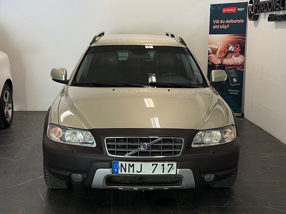 Volvo XC70 2 of 24