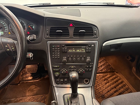 Volvo XC70 16 of 24