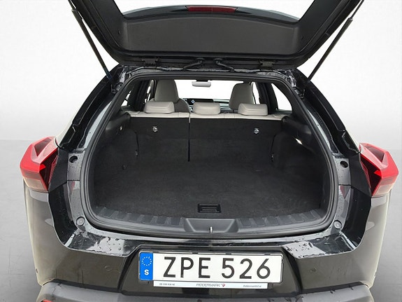 Lexus UX250h 26 of 30