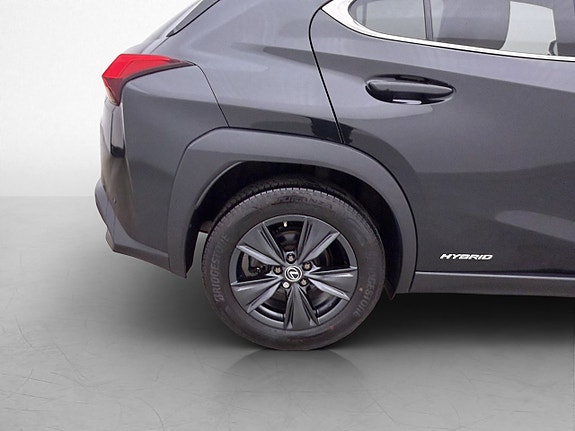 Lexus UX250h 29 of 30