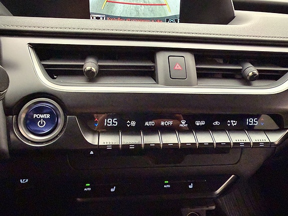 Lexus UX250h 20 of 30
