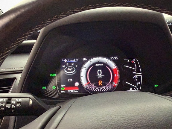 Lexus UX250h 15 of 30