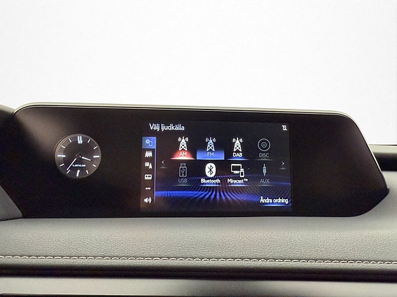 Lexus UX250h 19 of 30