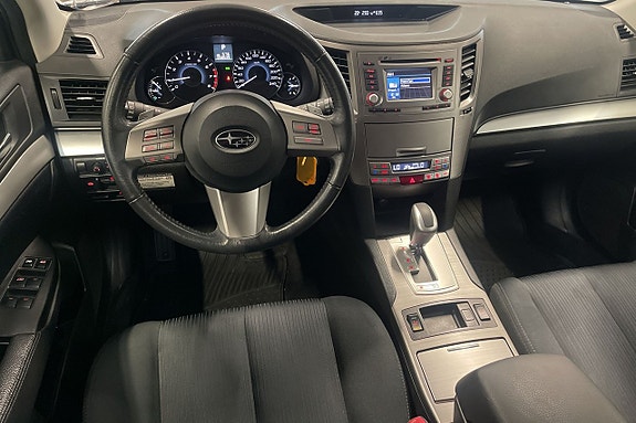 Subaru Legacy 12 of 15