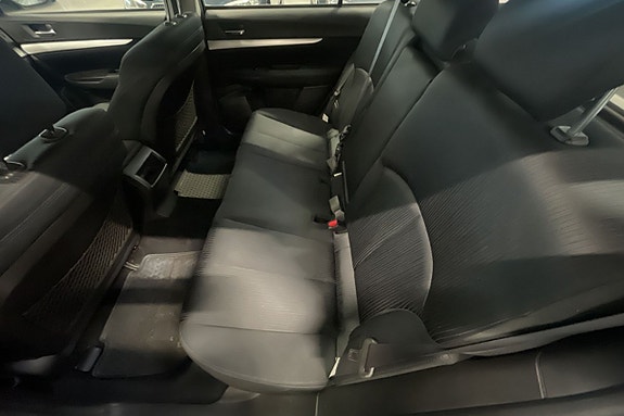 Subaru Legacy 10 of 15