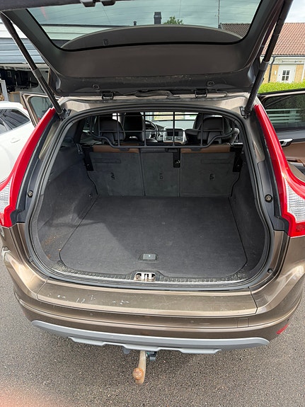 Volvo XC60 8 of 11