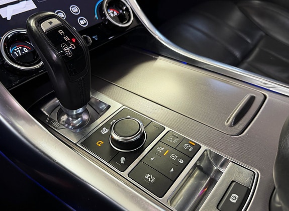 Land Rover Range Rover Sport 24 of 27
