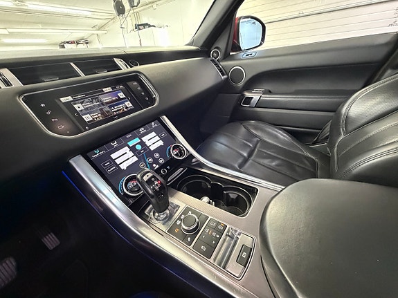 Land Rover Range Rover Sport 17 of 27