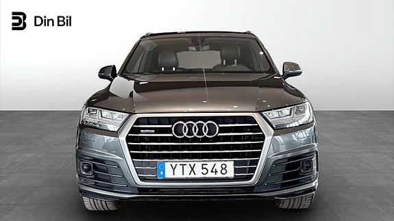 Audi Q7 4 of 5
