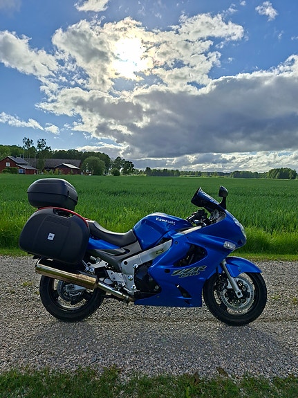 Kawasaki ZZR1200 2 of 5