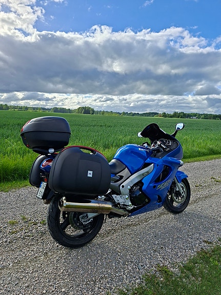 Kawasaki ZZR1200 3 of 5