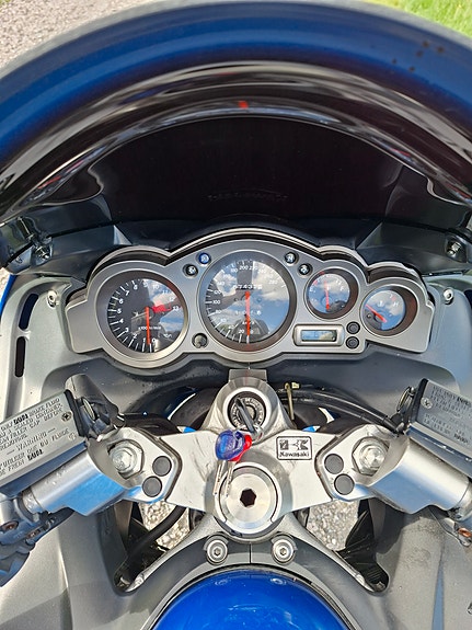 Kawasaki ZZR1200 5 of 5