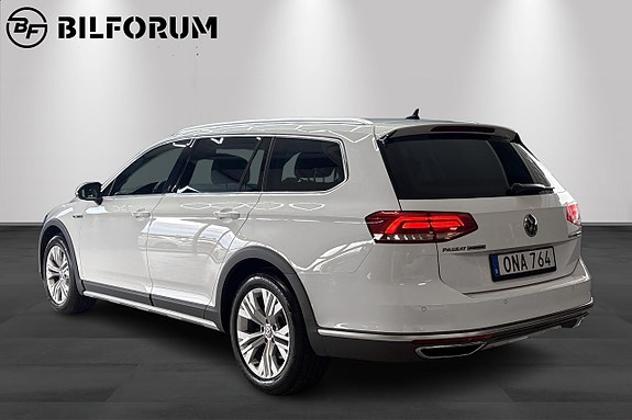 Volkswagen Passat Alltrack 4 of 5