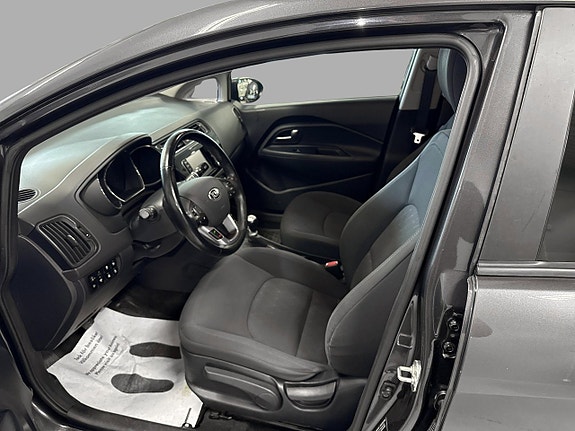 Kia Rio 8 of 15