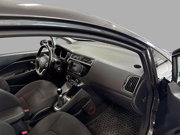 Kia Rio 10 of 15
