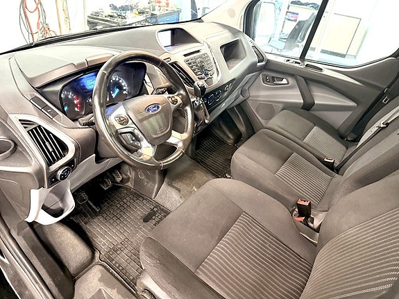 Ford Transit Custom 8 of 11