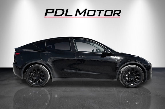 Tesla Model Y 4 of 5