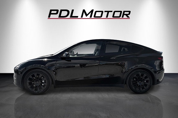 Tesla Model Y 3 of 5