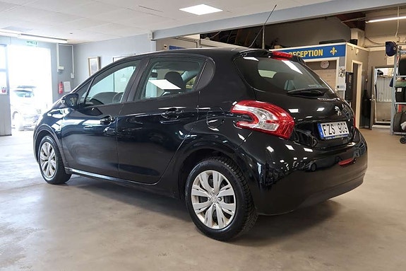 Peugeot 208 4 of 5