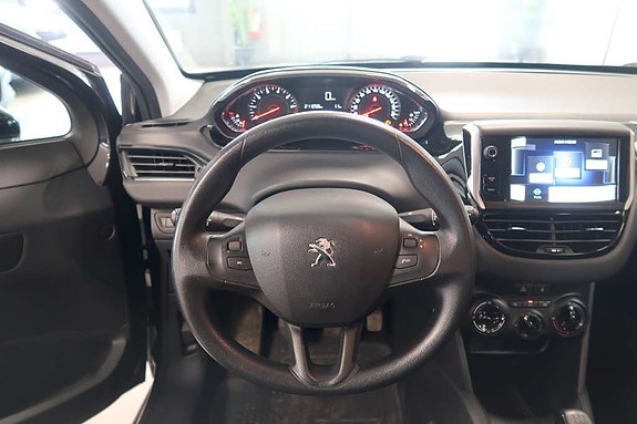 Peugeot 208 12 of 14