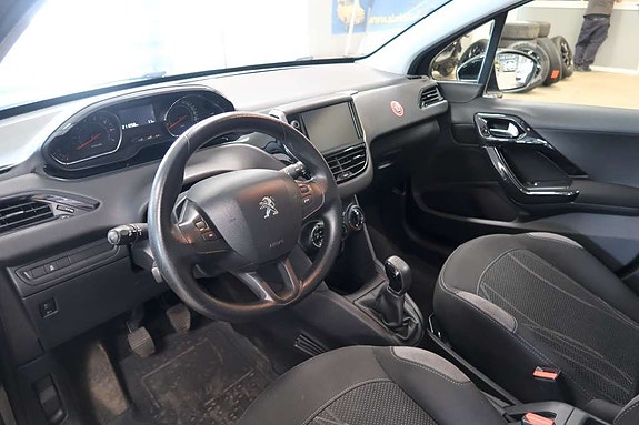 Peugeot 208 11 of 14