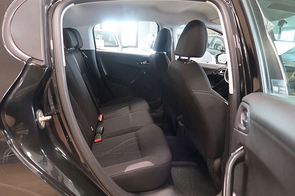 Peugeot 208 8 of 14