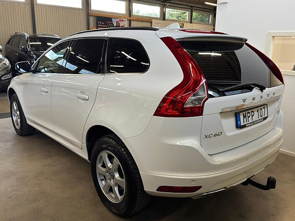 Volvo XC60 4 of 17