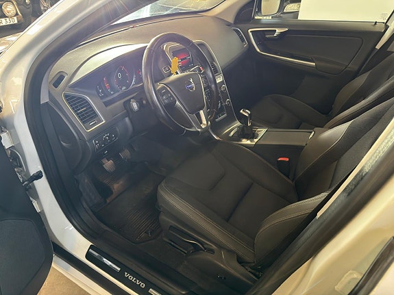 Volvo XC60 7 of 17