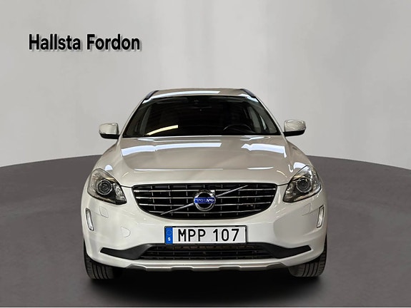 Volvo XC60 2 of 17