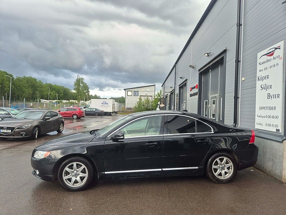 Volvo S80 2 of 5