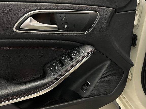 Mercedes-Benz CLA45 14 of 21