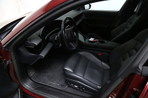 Porsche Taycan 9 of 30