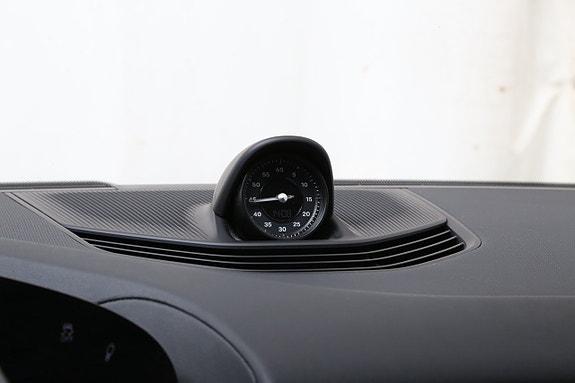 Porsche Taycan 27 of 30