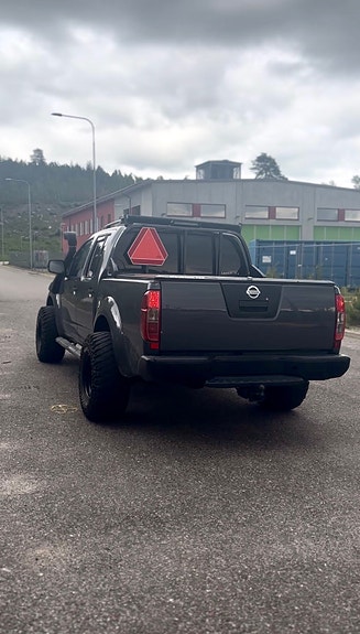 Nissan Navara 2 of 5