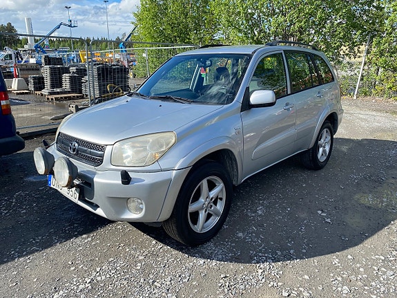 Toyota RAV4 8 of 10