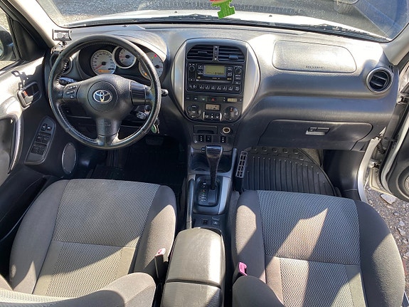 Toyota RAV4 2 of 5