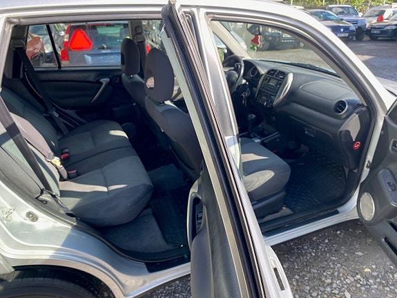 Toyota RAV4 7 of 10