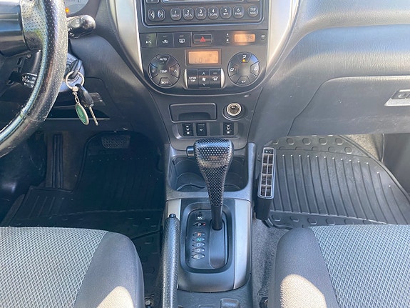 Toyota RAV4 5 of 5