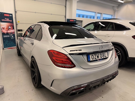 Mercedes-Benz C63 12 of 30