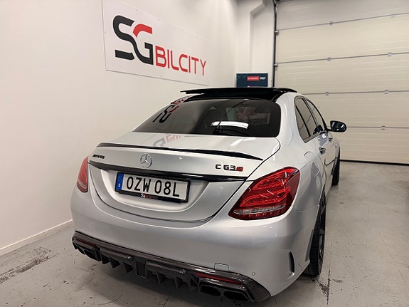 Mercedes-Benz C63 10 of 30