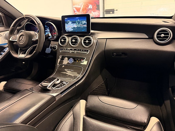 Mercedes-Benz C63 25 of 30