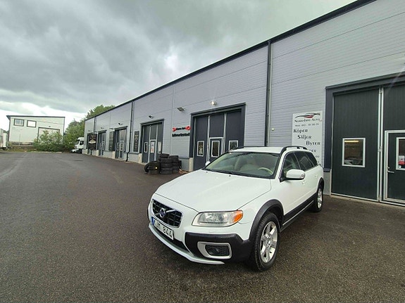 Volvo XC70 2 of 19