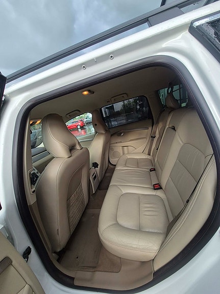 Volvo XC70 8 of 19