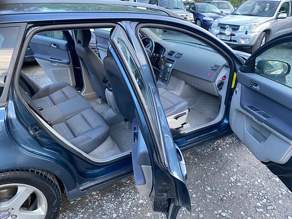 Volvo V50 4 of 9