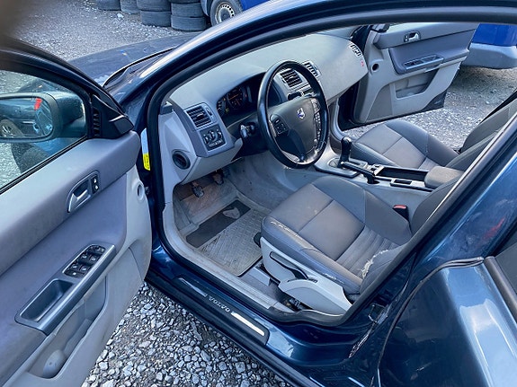 Volvo V50 3 of 9
