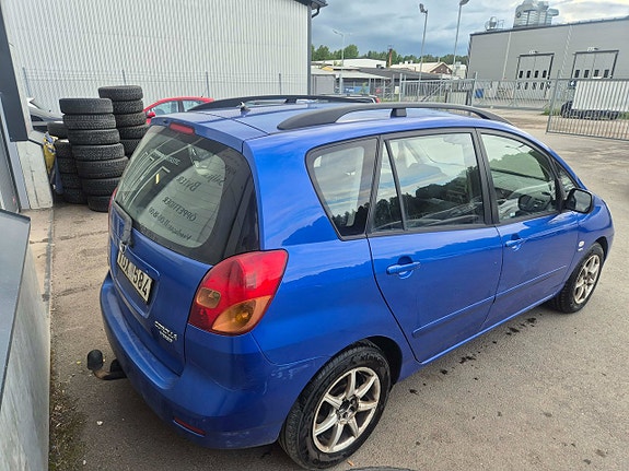 Toyota Corolla Verso 6 of 16