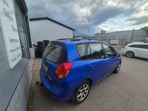 Toyota Corolla Verso 13 of 16