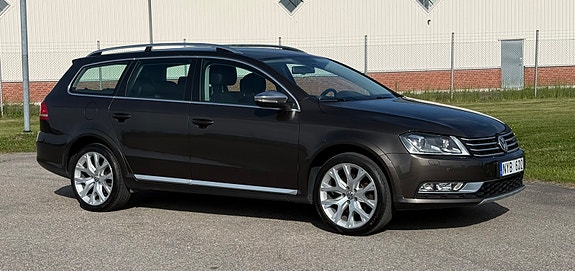Volkswagen Passat Alltrack 2 of 5
